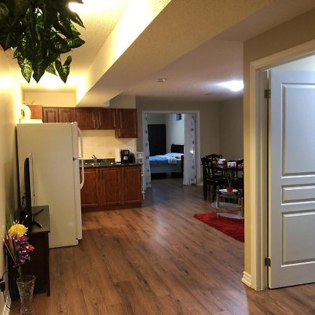 Spacious 2 Bedroom Guest Suite Toronto Exterior photo
