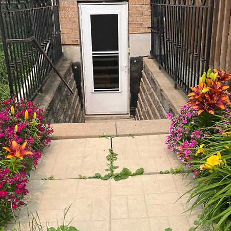 Spacious 2 Bedroom Guest Suite Toronto Exterior photo
