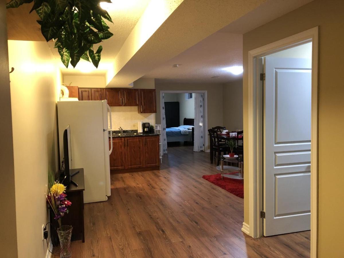 Spacious 2 Bedroom Guest Suite Toronto Exterior photo